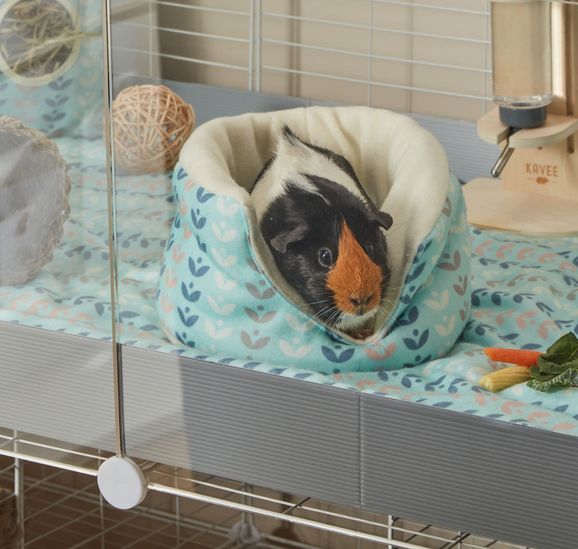 Stunning Denmark Guinea Pig Fleece Liners Set image