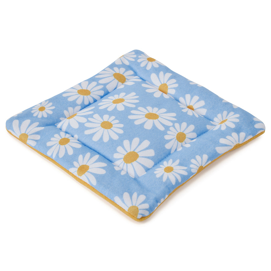 a guinea pig  pee pad in fleece pattern daisy by kavee